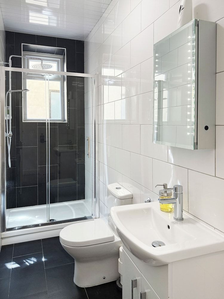 Granada Apartments Queen's Promenade 04 Apartment: Ground Floor (plus 1 free baby) 4