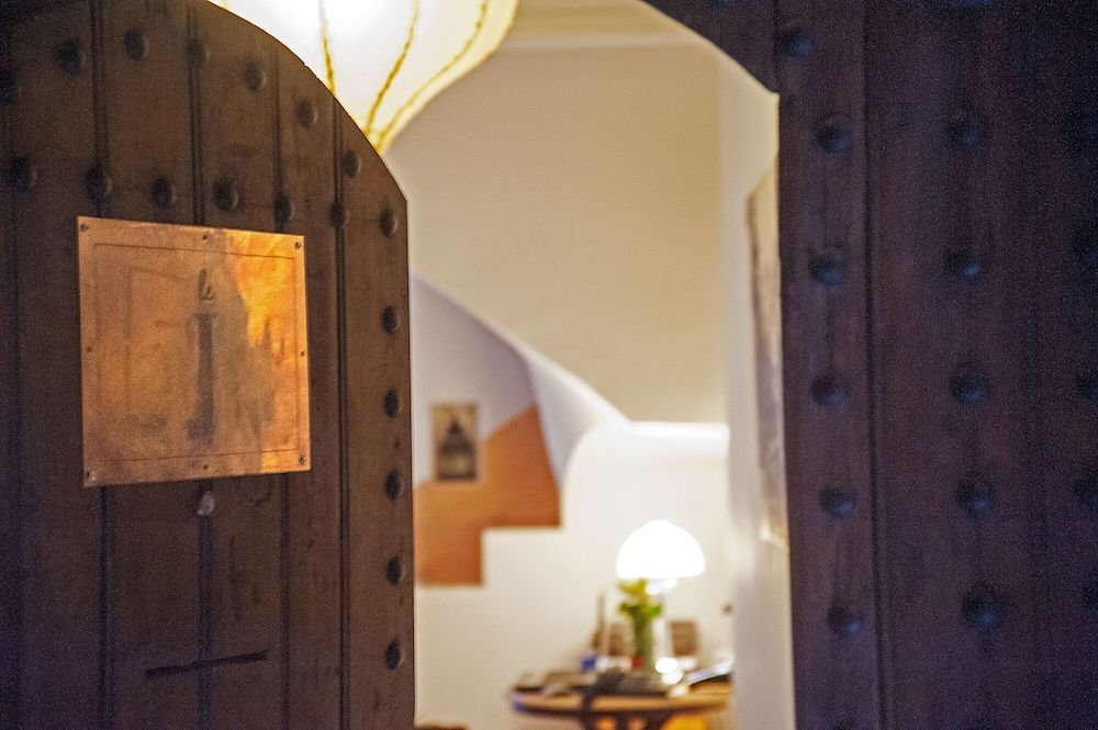 undefined Riad Le J 5