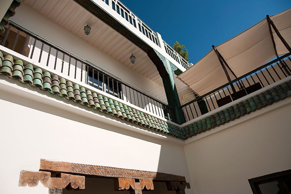 undefined Riad Le J 7