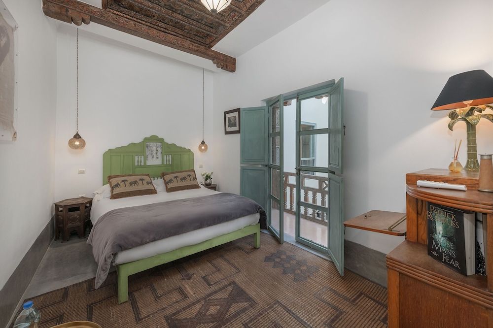 undefined Riad Le J 4