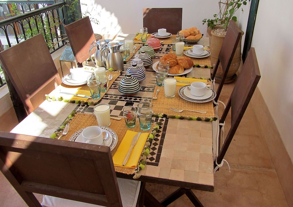 undefined Riad Le J 8