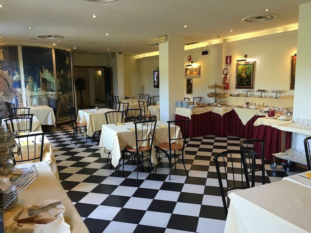 undefined Al Palazzo dei Priori Hotel 7