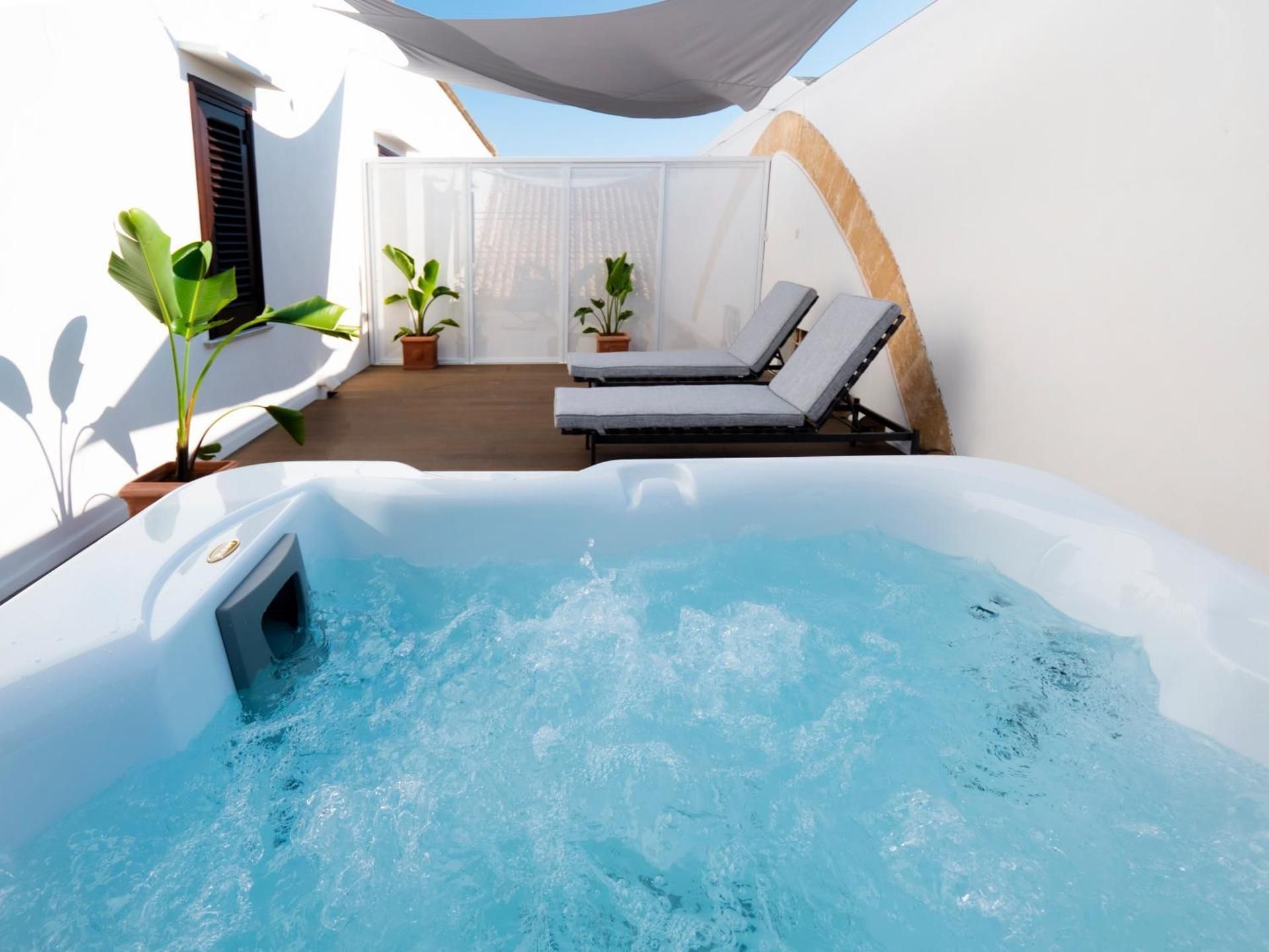 Superior Double Room with Sea View and Jacuzzi