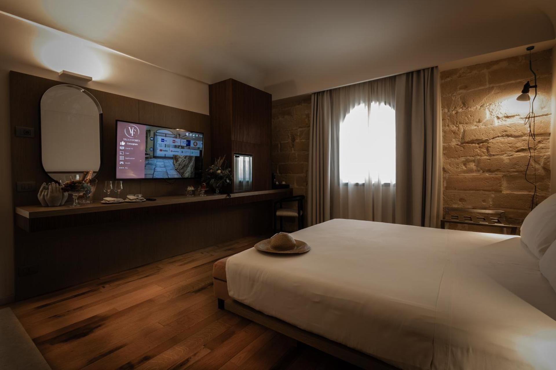 Deluxe Suite with Jacuzzi