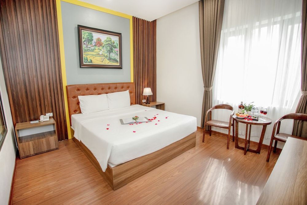 Momali Hotel Ninh Binh Deluxe Double Room, City View 2