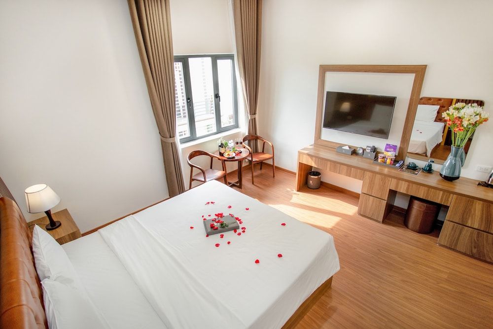 Momali Hotel Ninh Binh Deluxe Double Room, City View 4