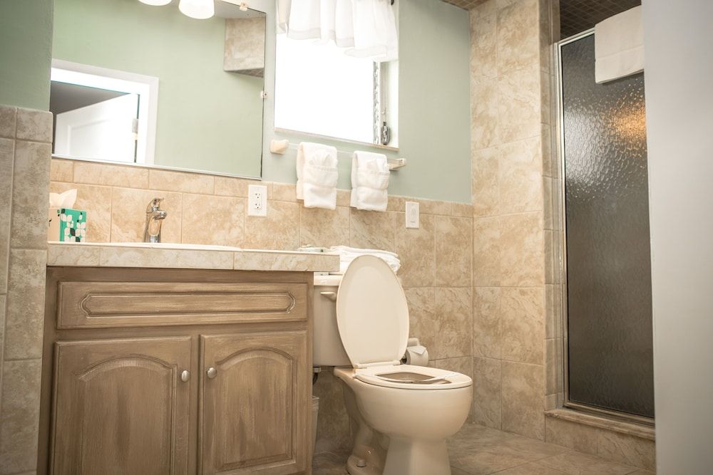 Ragged Edge Resort & Marina Studio 4