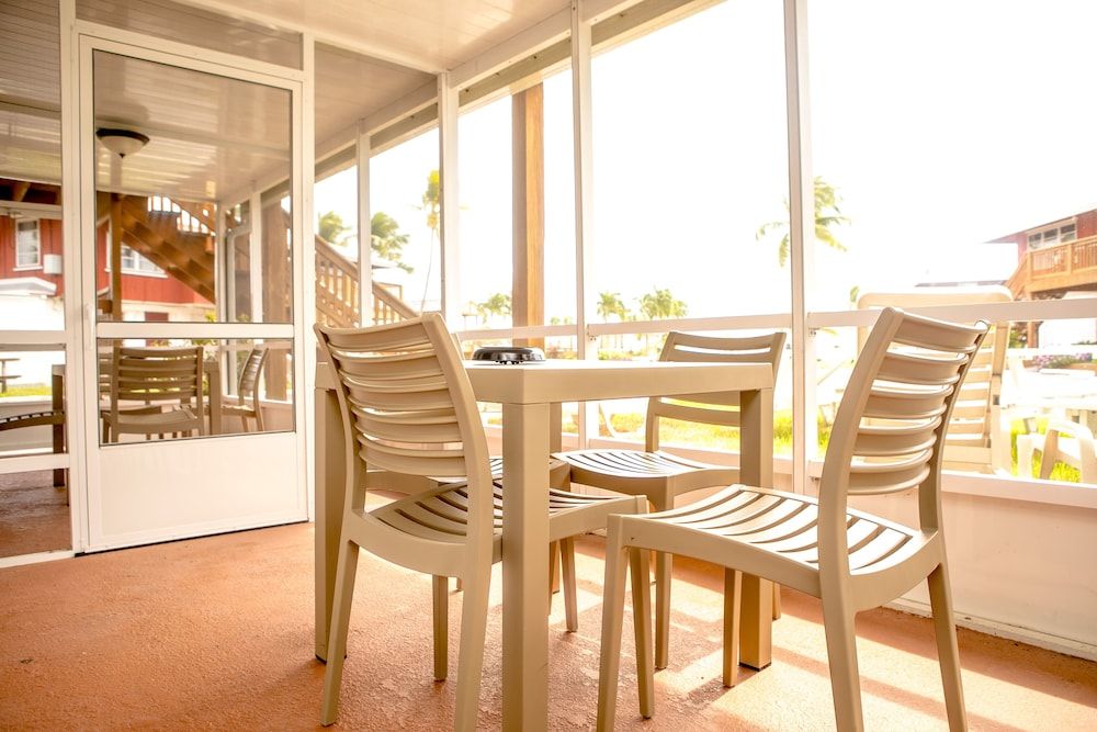 Ragged Edge Resort & Marina Studio 3