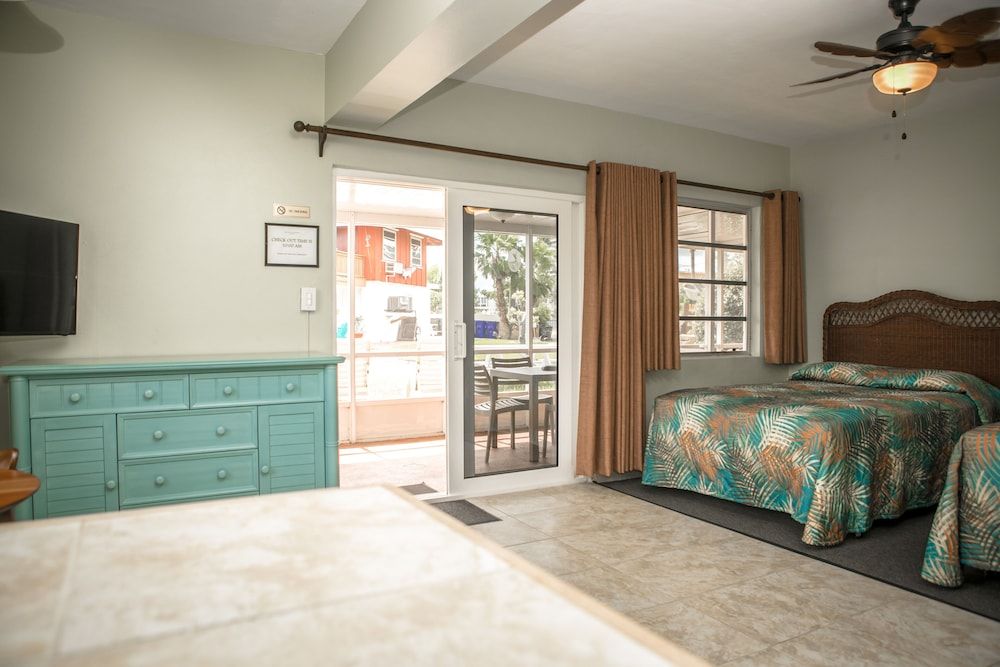 Ragged Edge Resort & Marina Standard Studio 6