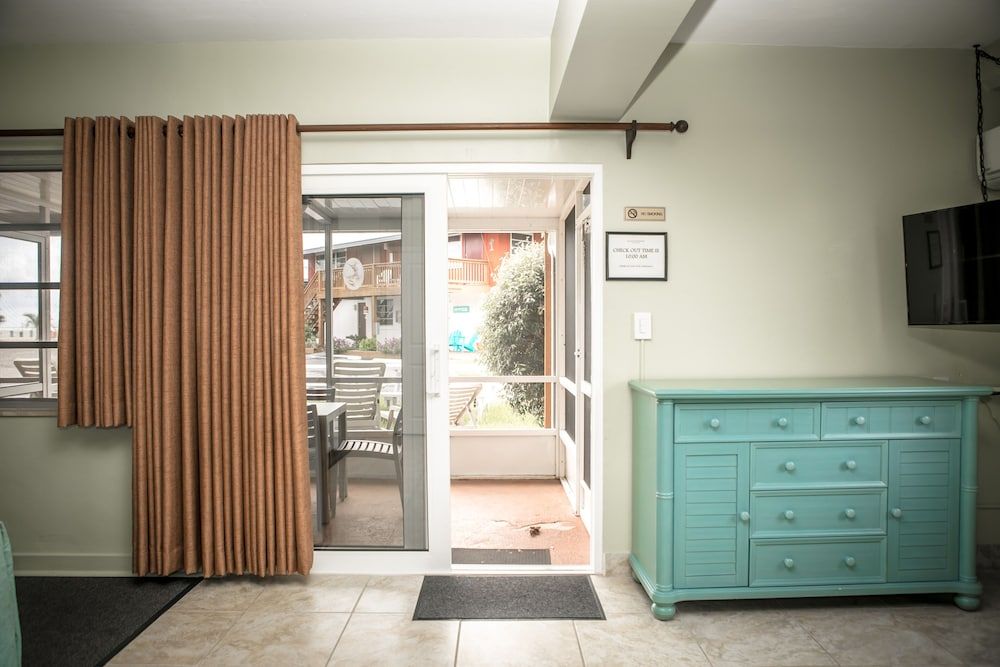 Ragged Edge Resort & Marina Studio 5