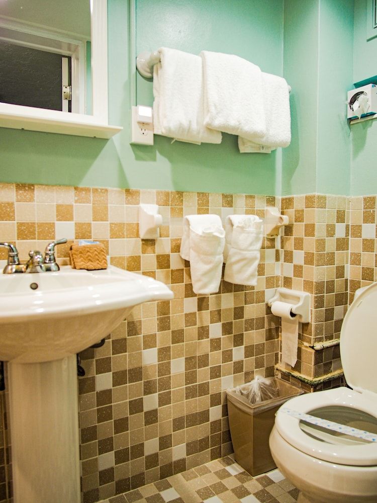 Ragged Edge Resort & Marina Comfort Studio 2