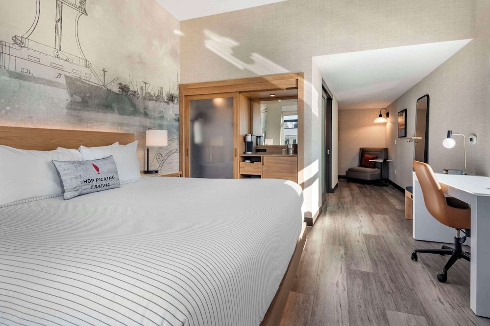 Cambria Hotel Portland Downtown-Old Port Suite, 1 King Bed, Accessible, Non Smoking 2