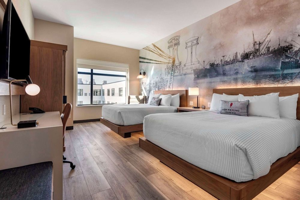 Cambria Hotel Portland Downtown-Old Port Room, 2 Queen Beds, Non Smoking, Courtyard View 2