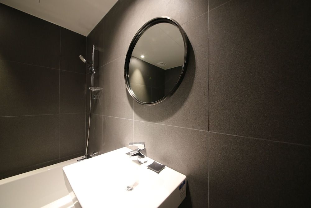 Ninespot Hotel Standard Room 11