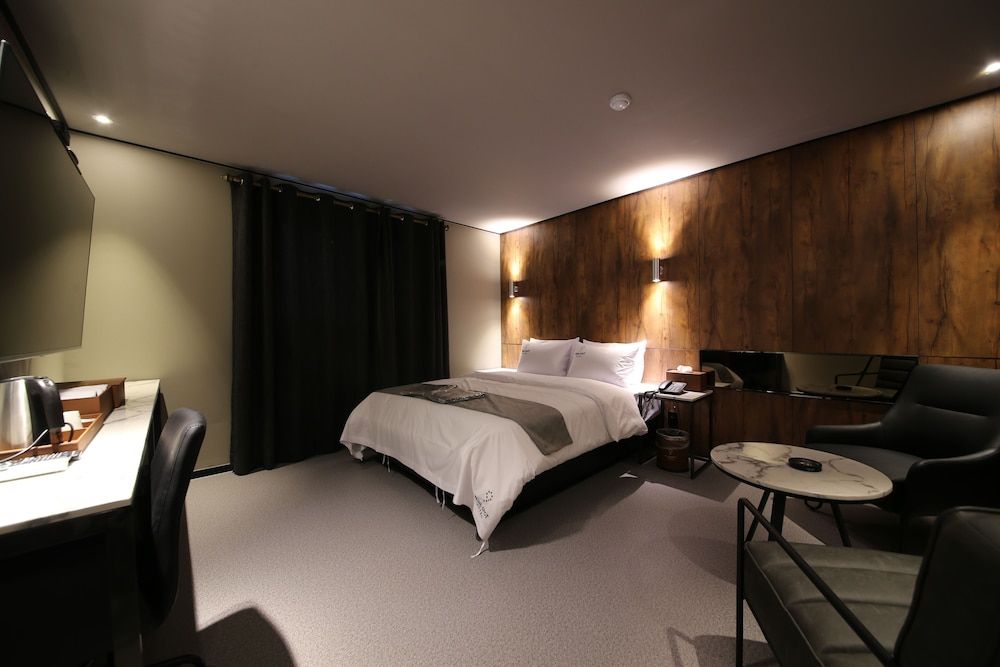 Ninespot Hotel Standard Room 4