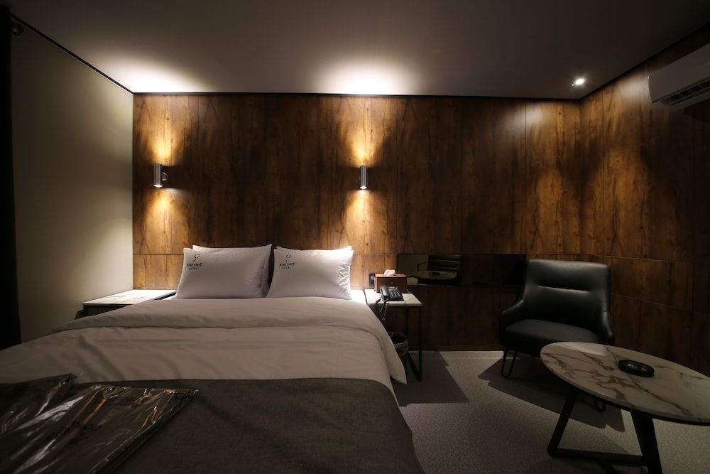 undefined Ninespot Hotel 2