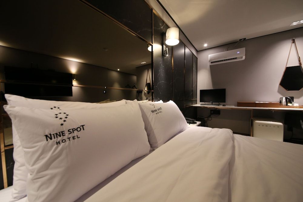 undefined Ninespot Hotel 9