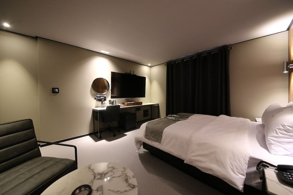 Ninespot Hotel Standard Room 6