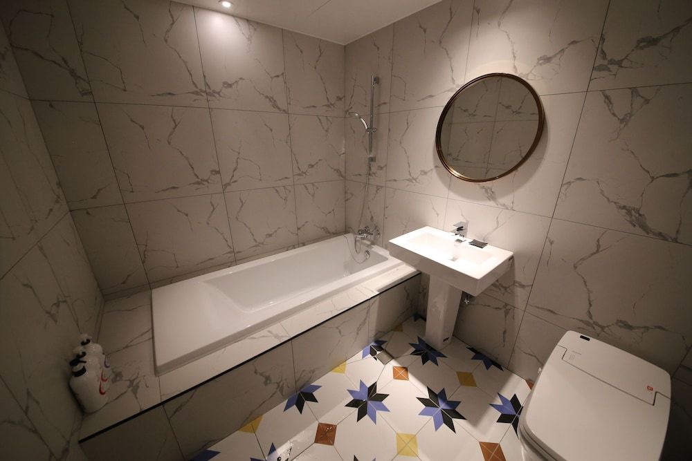 Ninespot Hotel Deluxe Room 13