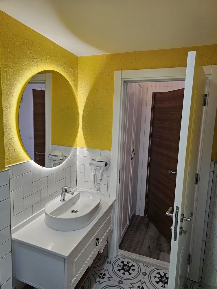 Kugu Urla Standard Double Room 8