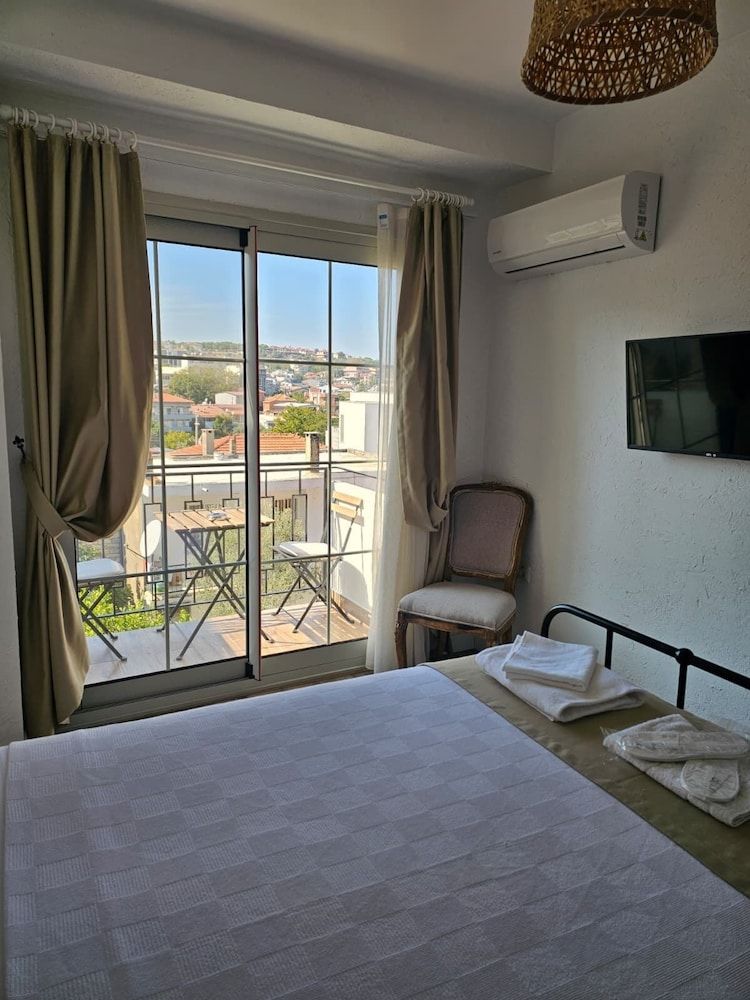 Kugu Urla Standard Double Room 12