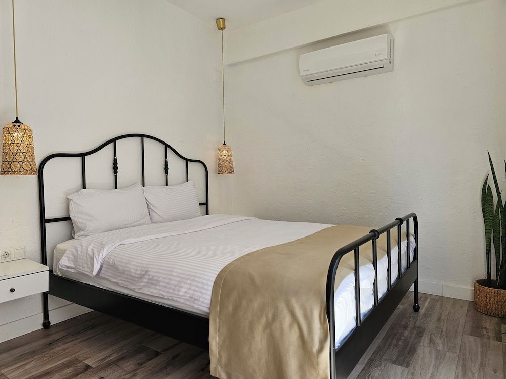 Kugu Urla Standard Double Room 3