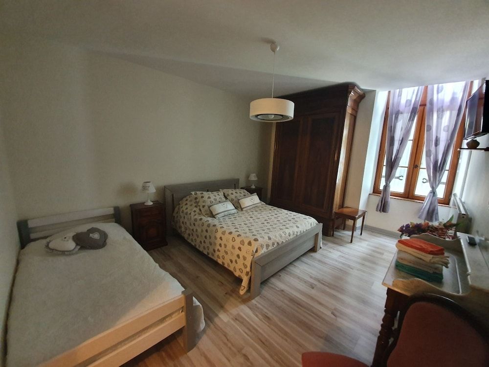 Chez Moutier Triple Room 4