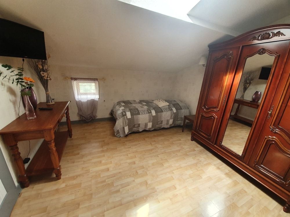 Chez Moutier Triple Room 5