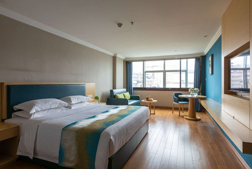 Business Room, 1 King Bed, Smoking