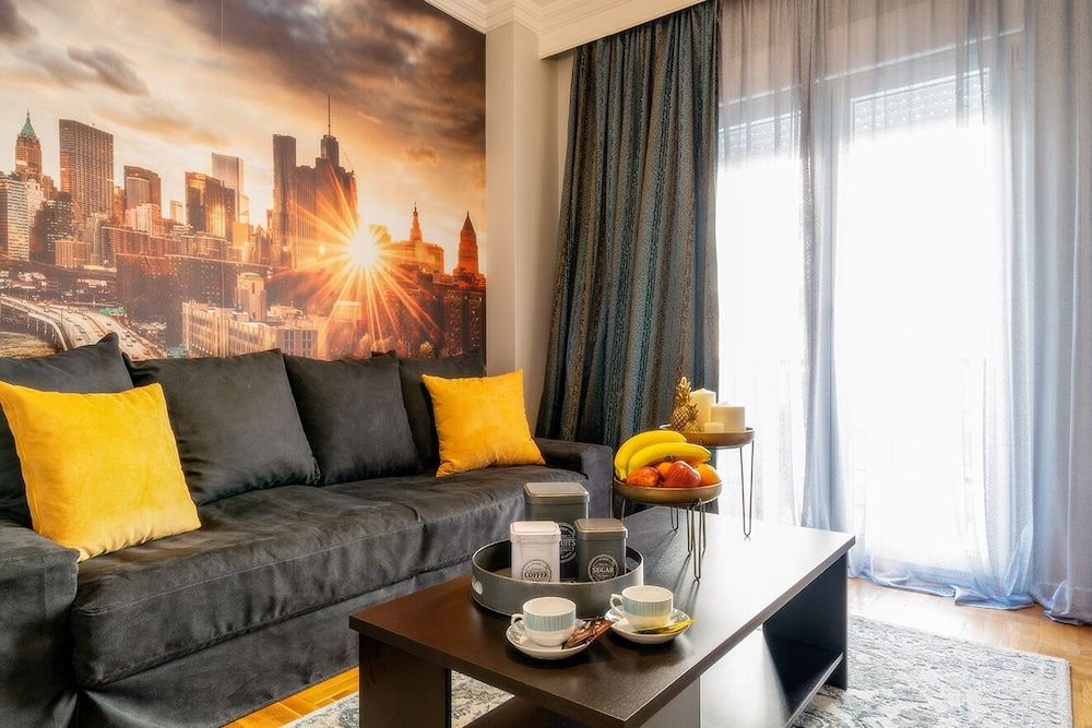 Corona Deluxe Apt Must Deluxe Apartment (Corona) 12