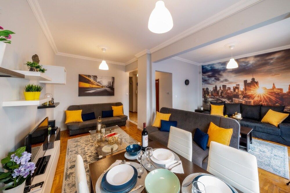 undefined Corona Deluxe Apt Must 7