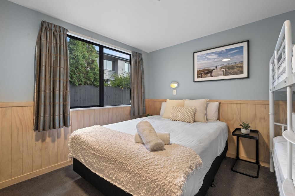 Motel Room - 2 Bedroom (8)