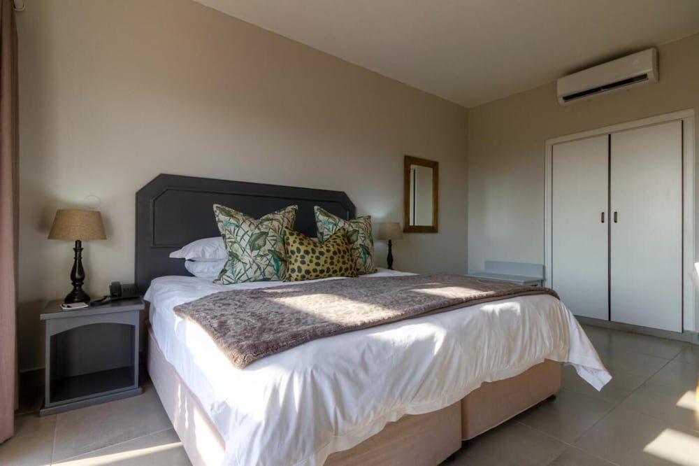 The Ridge Guesthouse Standard Double Room, 1 King Bed, Harbor View 2