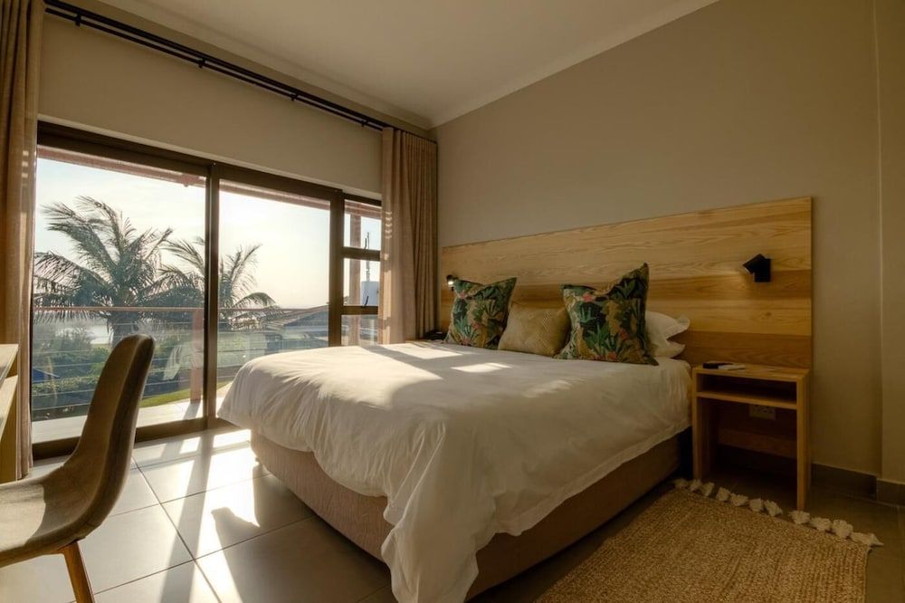 The Ridge Guesthouse Luxury Double Room, 1 King Bed, Harbor View 4
