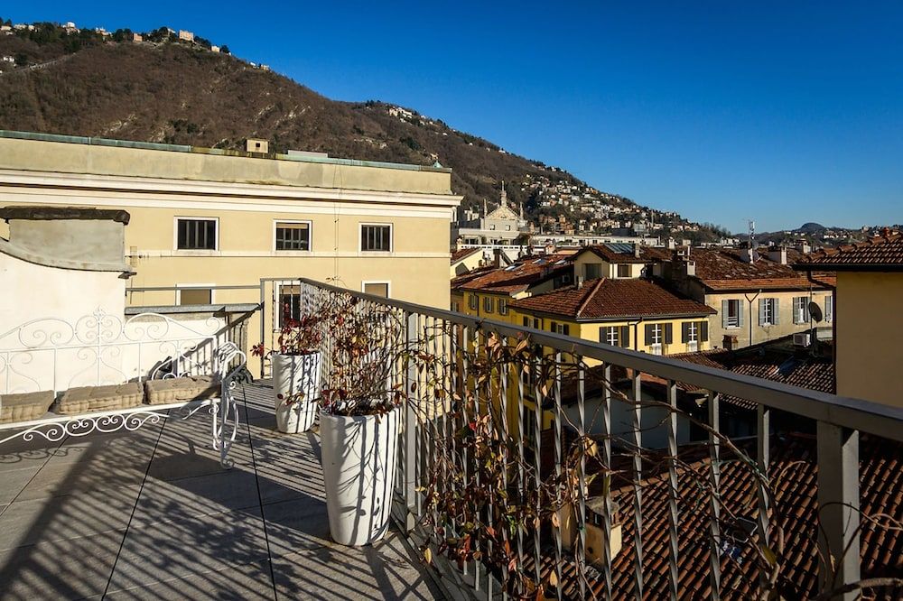 undefined Como Unique View 6