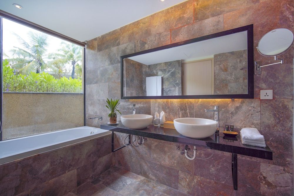 Temple Da Nang Superior Double Room, Garden View 6