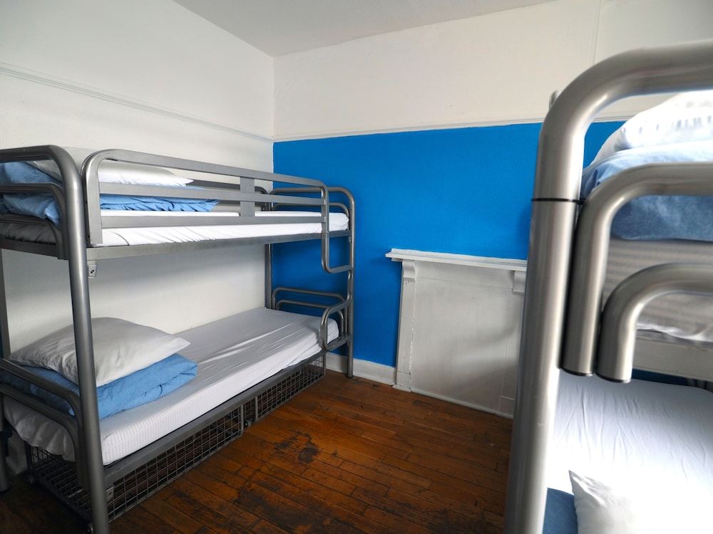 St Christopher's Inn, Newquay - Hostel Private 6 Bed Dorm, Ensuite