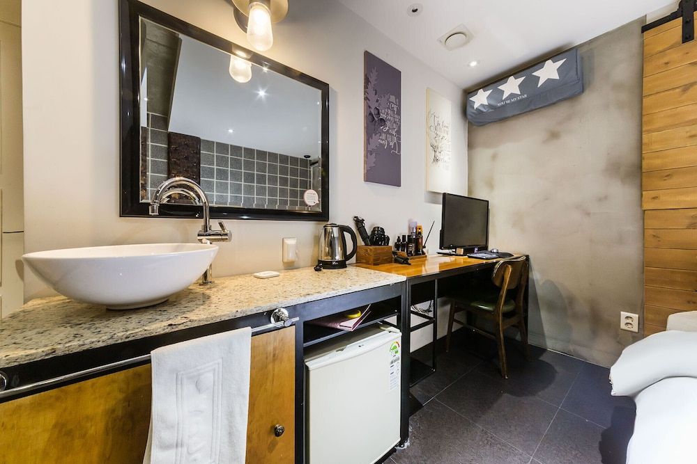 Hotel Yaja Guri Sutaek Standard Room (Check-in: Mon-Thu 6 PM, Fri-Sun 9 PM) 12