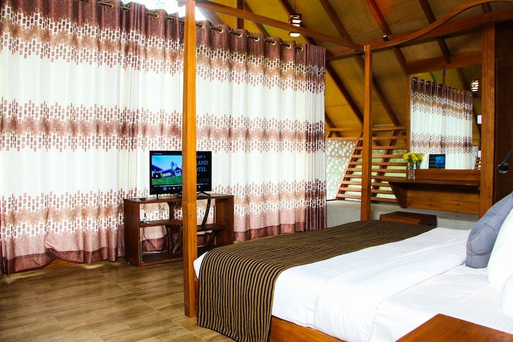 Aloft Grand Hotel Deluxe Chalet 3