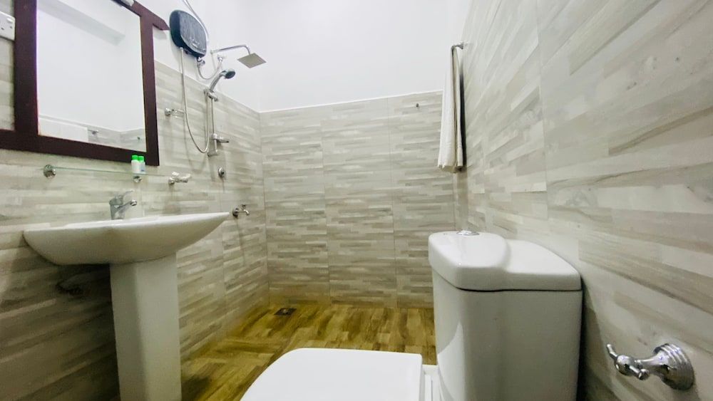 Aloft Grand Hotel Family Room 3