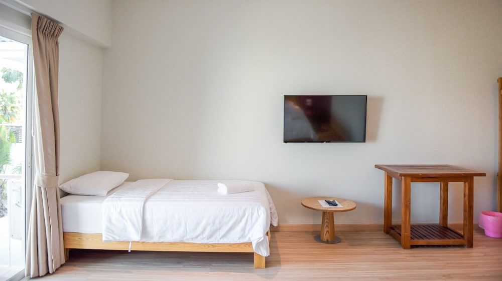 Seaman Resort Superior Triple with sea view 9