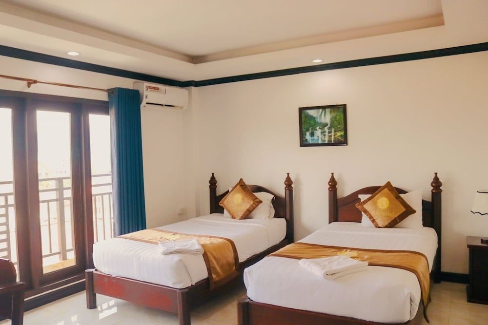 Consiana Vang Vieng Hotel Deluxe Twin Room With Balcony 2