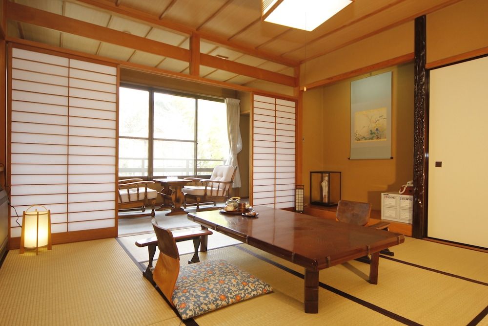Onsen Ryokan Mitake Japanese Style Room for 5 Guests 2