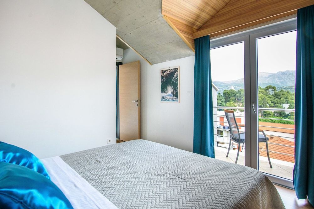 California Apartments III Superior Penthouse, Marina View 5