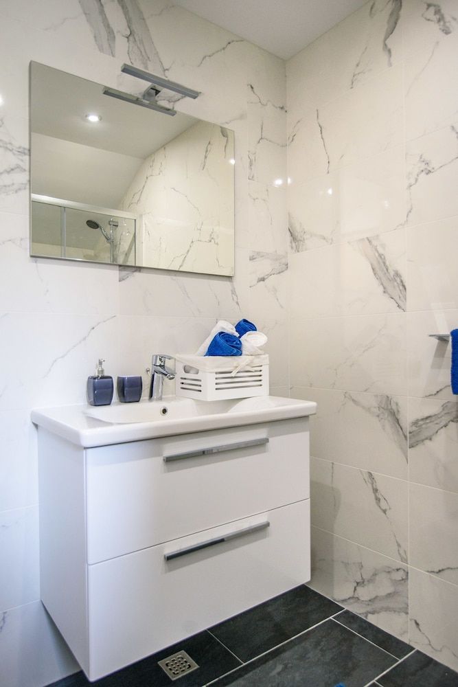 California Apartments III Deluxe Studio Suite, Pool View 7