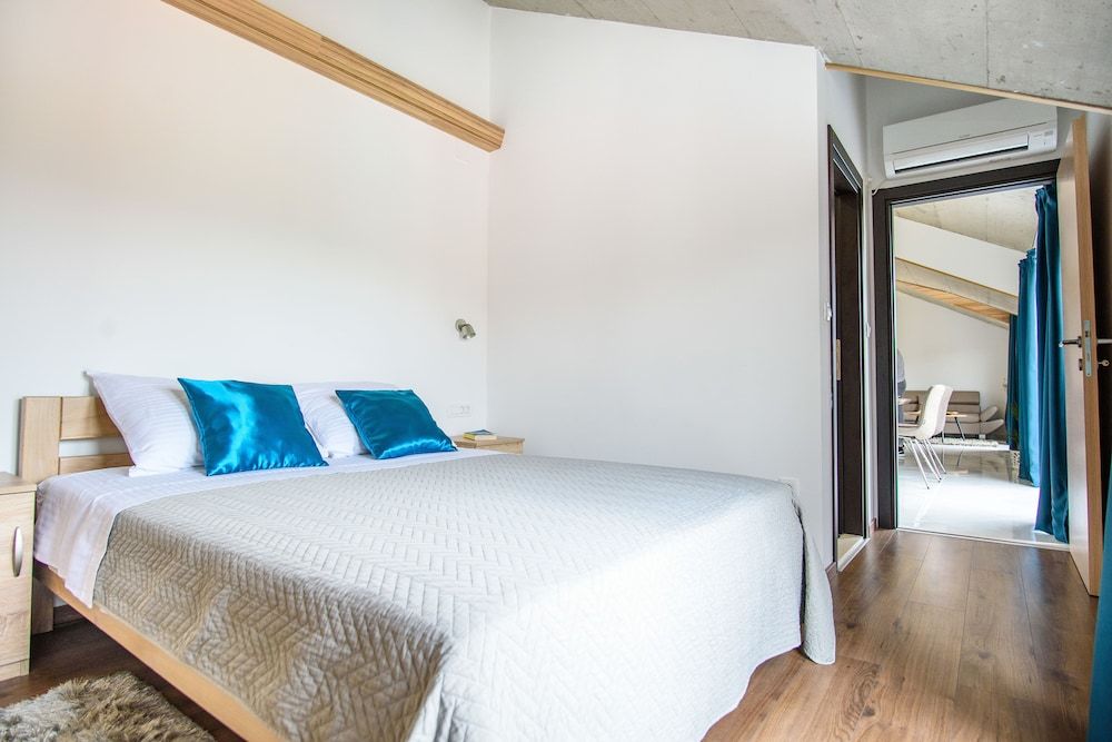 California Apartments III Superior Penthouse, Marina View 4