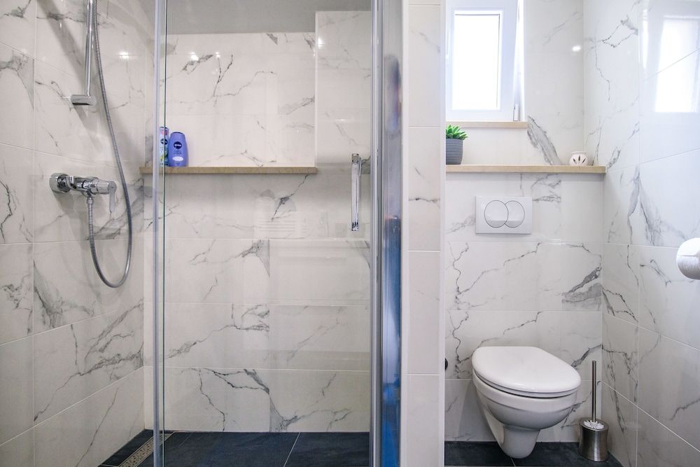 California Apartments III Deluxe Studio Suite, Pool View 8