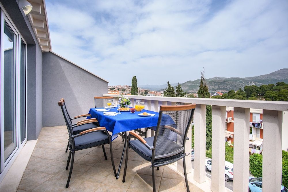 California Apartments III Superior Penthouse, Marina View 9