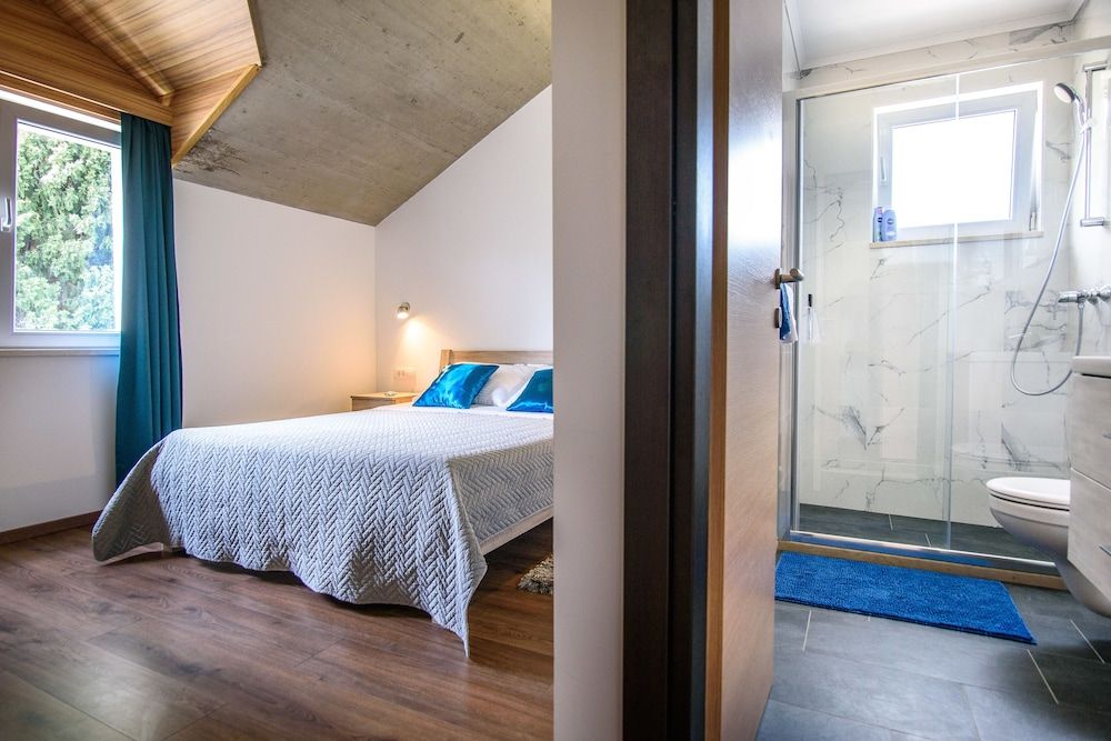 California Apartments III Superior Penthouse, Marina View 8