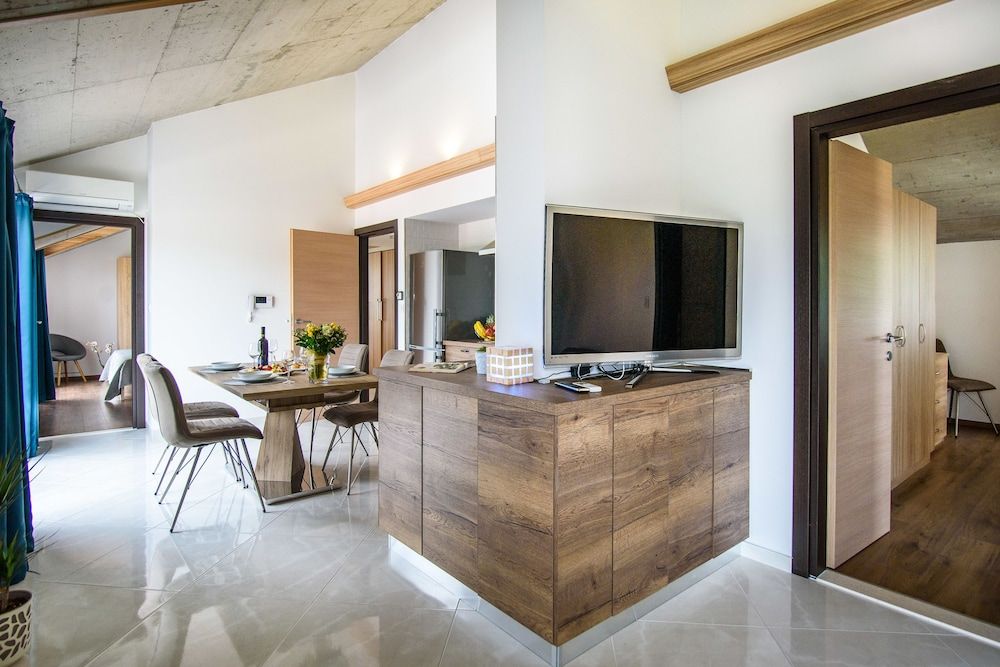 California Apartments III Superior Penthouse, Marina View 17